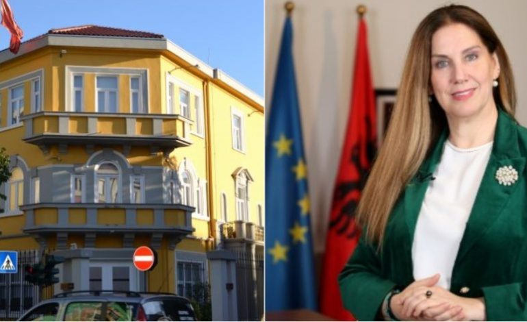 DENONCIMI i fortë për institucionin e Mirela Kumbaros: Dy zyrtarët e Ministrisë së Arsimit u kapën “mat” në zyrë, drejtori i përgjithshëm dha dorëheqjen…