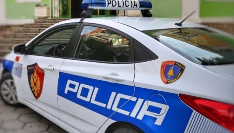 NDODH NË BULQIZË/ Dhunoi babain dhe të vëllain pas një konflikti, pranga 35-vjeçarit