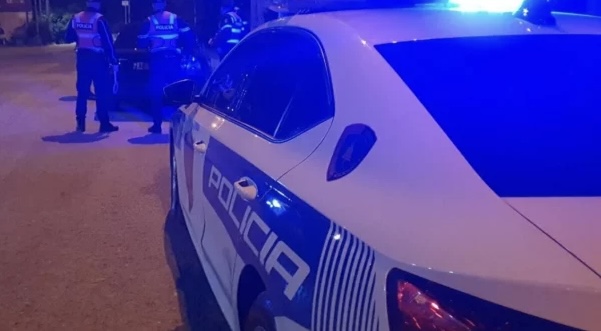 NGJARJE E RËNDË NË SARANDË/ Një person dhunon ish-bashkëjetuesen, kanos me armë familjarët e saj