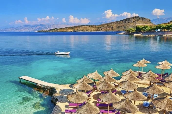 RIVIERA SHQIPTARE MES DESTINACIONEVE MË TË MIRA BOTËRORE PËR VERËN/ “The Times”: Mesdheu siç ishte dikur