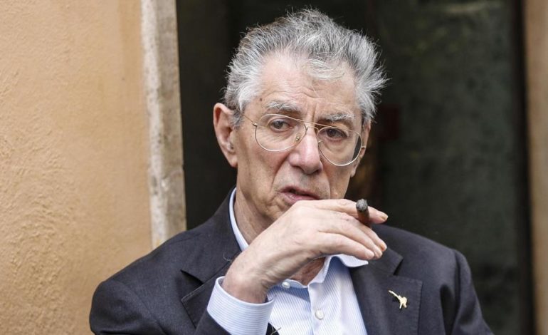 NË MOSHËN 84-VJEÇARE/ Ndërron jetë themeluesi historik i Lega-s, Umberto Bossi