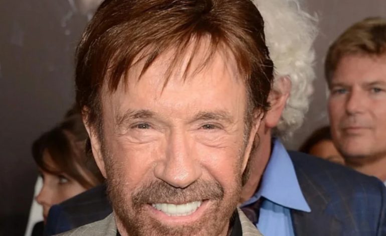 BOTA E KINEMASË NË ZI/ Ndërron jetë në moshën 86-vjeçare ikona e Hollywood-it, Chuck Norris