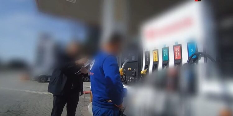 “ZERO TOLERANCË PËR ABUZUESIT”/ Tatimet aksion për informalitetin me naftën në Durrës