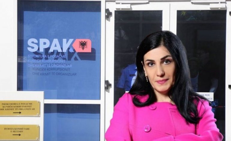 HETIMET PËR SKANDALIN E AKSHI-t/ SPAK ushtron kontrolle edhe në një vilë në Qerret dhe dy banesa të tjera! Dyshohet se janë pasuri të fshehura të Mirlinda Karçanajt