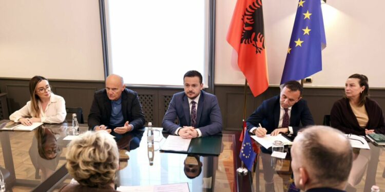 FORCIM I BASHKËPUNIMIT NË BUJQËSI/ Ministri Salla nënshkruan marrëveshje me Komunën e Preshevës