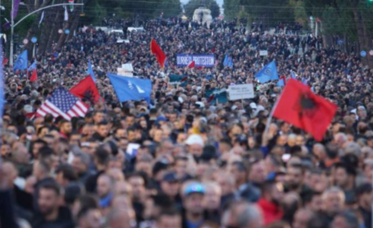 PROTESTË NË DITË FESTE/ Berisha: Në rrugë dhe sheshe për të treguar forcën tonë
