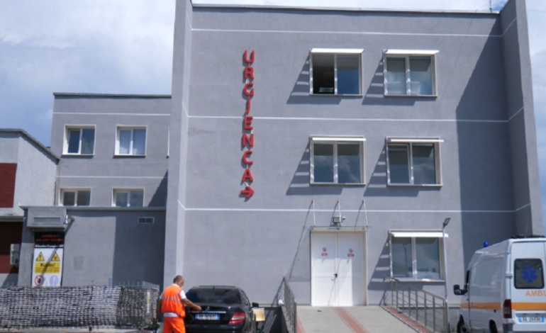 E RËNDË/ 63-vjeçarja dyshohet se humbi jetën nga pakujdesia, procedohen dy mjeke të Urgjencës së spitalit