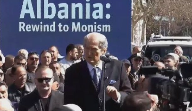 PROTESTA/ Berisha përpara një grushti të vogël militantësh: Rama sot shënoi shënoi fundin dhe vetëvrasjen e tij politike