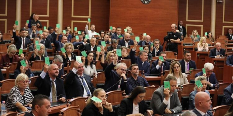 VOTËBESOHEN NË KUVEND 7 NDRYSHIMET NË QEVERI/ Ja votat e ministrave PRO dhe KUNDËR