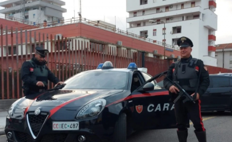 NUK PRANOI NDARJEN/ E ndoqi dhe tentoi të vriste gruan me thikë, arrestohet 43-vjeçari shqiptar në Itali
