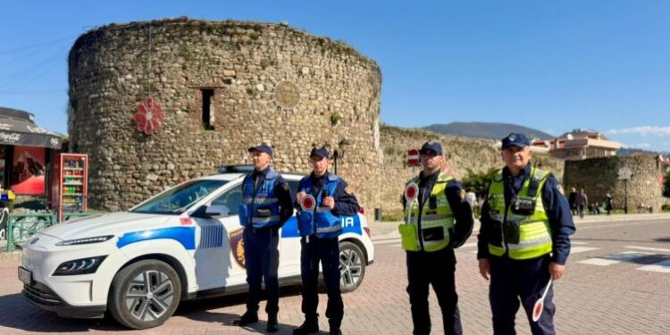 DITA E VERËS/ Policia e Elbasanit me plan masash, kufizime të qarkullimit në disa segmente të qytetit