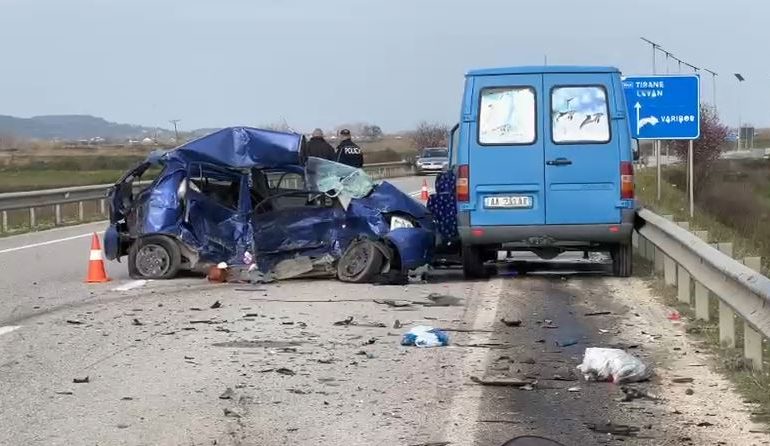 PAMJET E FRIKSHME/ Makinat të bëra ‘copë’, zbulohet identiteti i shoferes që humbi jetën në Levan-Tepelenë (EMRI)