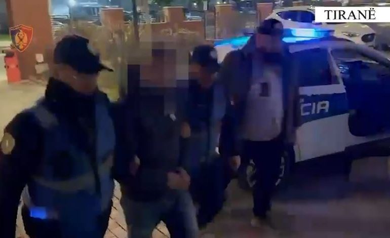 E PËSON KEQ/ U kap duke lëvizur me pistoletë gjatë natës, në Astir, arrestohet i riu