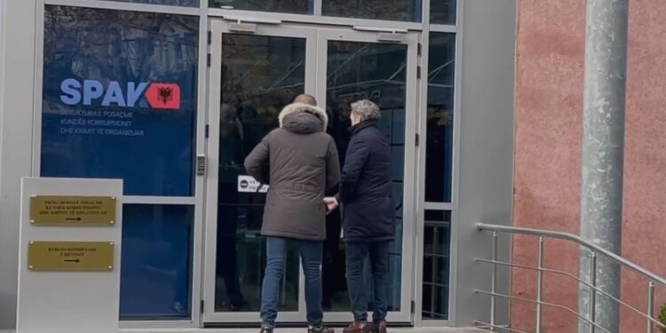 NUK ZBATOI VENDIMIN GJYQËSOR/ SPAK kërkon gjobë prej 700 mijë lekësh për Bardh Spahinë