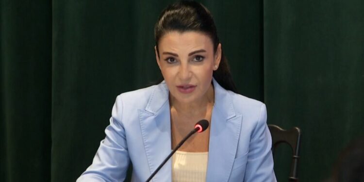 GJKKO I BLLOKOI PASAPORTËN/ Gjykata e Lartë shqyrton më 9 prill rekursin e Belinda Ballukut