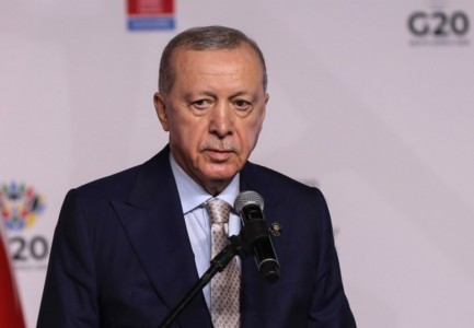 “I PIKËLLUAR PËR VDEKJEN E KHAMENEI”/ Erdogan: Të përpiqemi që vëllezërit tanë në rajon të gjejnë sërish paqen