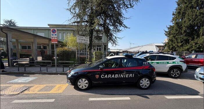 “HAKMARRJE”/ 13-vjeçari qëllon me thikë mësuesen në Itali