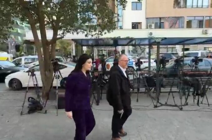 NË “ARREST SHTËPIAK”/ Ish-drejtoresha e AKSHI-t, Mirlinda Karçanaj del pas dy orësh në SPAK