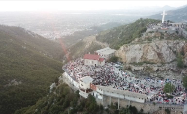 PELIGRINAZHI NË KISHËN E LAÇIT/ Nisi sot dhe zgjat deri më 13 qershor, besimtarët luten për përfundimin e luftërave