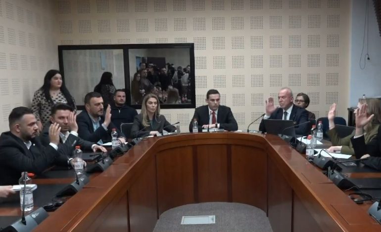 KOSOVË/ Kalojnë në Komision amandamentet për zgjedhjen e presidentit nga populli