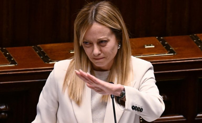 QEVERIA ITALIANE UL TAKSAT E KARBURANTIT PËR TRE JAVË/ Meloni: Hap për të përballuar rritjen e çmimeve