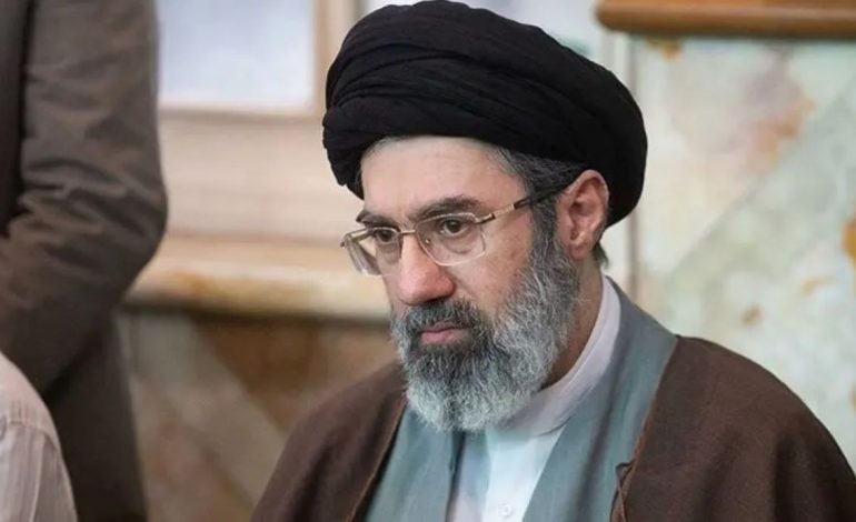 PARALAJMËRON HAKMARRJE/ Mojtaba Khamenei: Vrasësit e Ali Larijanit do të paguajnë me gjakun e tyre