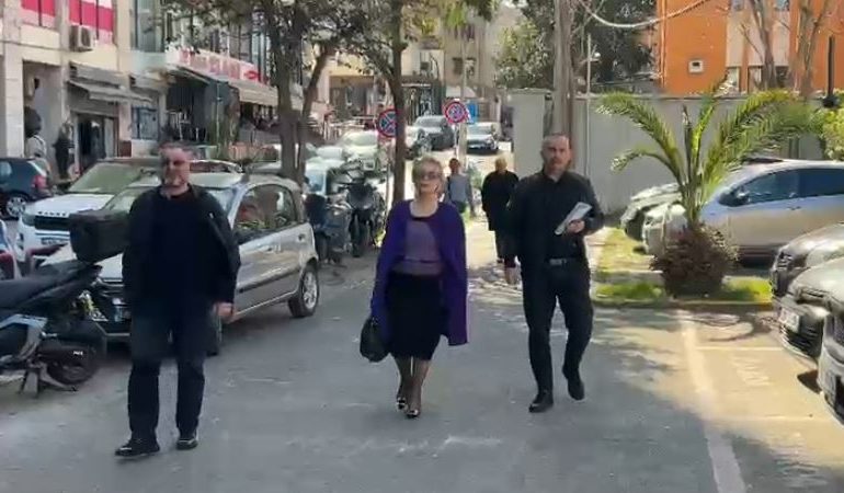 MONIKA KRYEMADHI PARAQITET NË SPAK/ Batuta me gazetarët: Sot kemi imunitetin e Belindës dhe protestën, por të gjithë pas meje vijnë