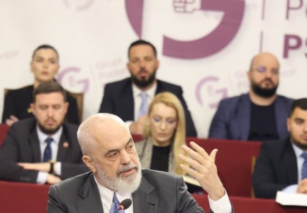 “MËSHIRË ZEGJINE…”/ Rama: Gazi, burri i parë në historinë e Evropës që Komiteti i Helsinkit e mori në mbrojtje nga një vajzë