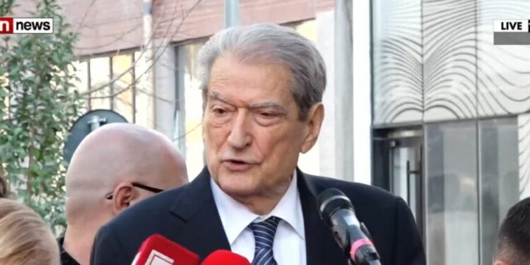 FLET NGA SPAK-u/ Berisha: Prokurori i Përgjithshëm i lëpiu çizmet Irena Gjokës