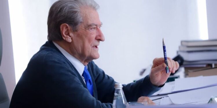 ÇMIMI I KARBURANTEVE/ Berisha: Kërkojmë përgjysmimin e taksës së qarkullimit dhe lëvizjen e akcizës