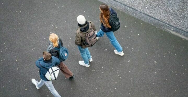 SHQIPËRISË PO I IKIN TË RINJTË/ 62% e emigrantëve nën 35 vjeç