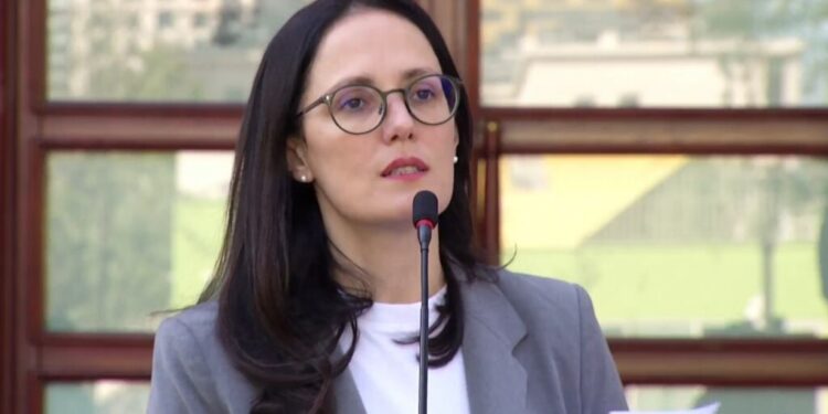 MBLEDHJA E QEVERISË/ Ministrja Ibrahimaj: Të verbrit përjashtohen nga tatimet!
