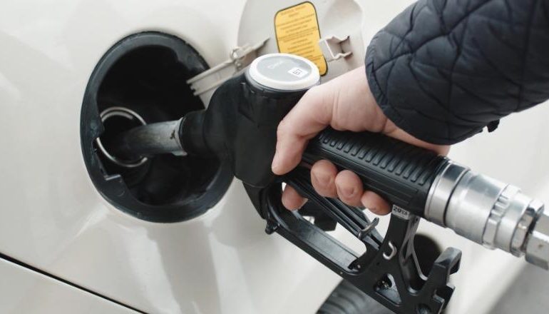 ULET ÇMIMI I KARBURANTEVE/ Nga sot në orën 16:00, nafta me 209 lekë dhe benzina me 175 lekë për litër