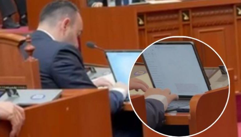 VIDEOLAJM/ Klevis Balliu kapet mat duke i kërkuar Chat GPT-së t’i shkruajë fjalimin në parlament