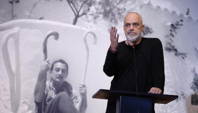 HAPET NË COD EKSPOZITA E ARTISTIT SALVADOR DALI/ Rama: Ky koleksion është një ftesë për në ‘parajsë’