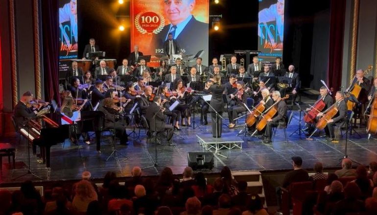 “KËNGË QË NUK VDESIN KURRË”/ Shkodra nderon kompozitorin Tish Daija me koncert emocionues në teatrin “Migjeni”