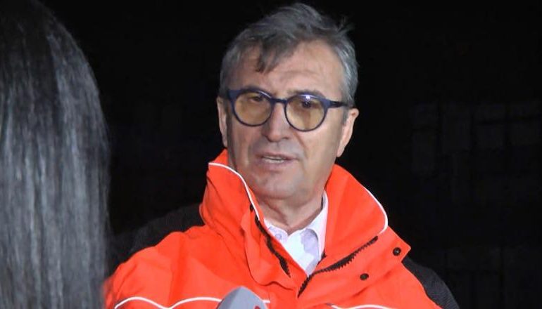 SHKON NË 11 NUMRI I TË LËNDUARVE NGA ZJARRI/ Brataj: Një grua pas pësuar djegie, por është jashtë rrezikut për jetën