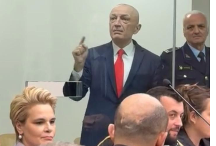 ILIR META U SHFAQ PËR HERË TË PARË PAS 18 MUAJSH/ Gjyqi shtyhet për në 11 majGjyqi shtyhet për në 11 maj