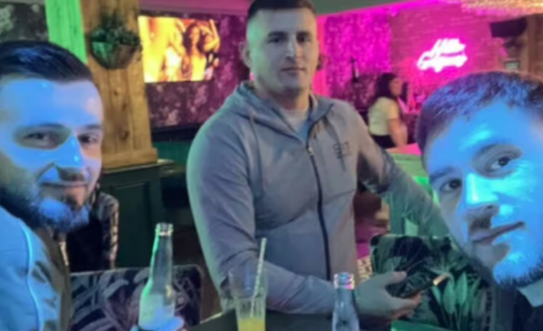 HASHASH ME LOPATA/ Tre “gangot” shqiptarë poza me “malin” me drogë (FOTO+EMRA)