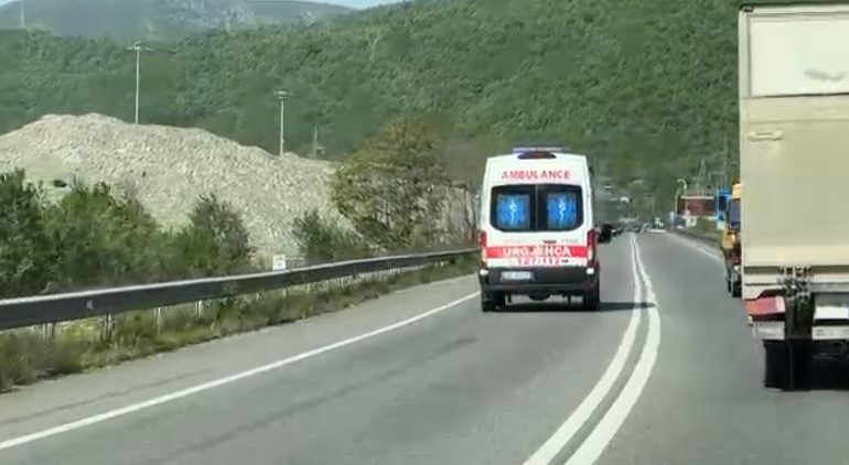 RËNDOHET BILANCI NGA AKSIDENTI NË RRUGËN E KOMBIT/ Ndërron jetë edhe një tjetër person, disa të plagosur