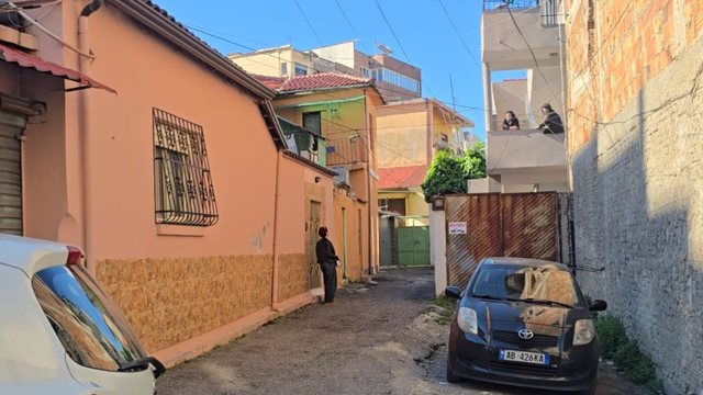 68-VJEÇARI I DËNUAR PËR DHUNË NDËRROI JETË NË SPITAL/ Dikur tentoi të vetëdigjej, flasin fqinjët: Dhunonte motrat