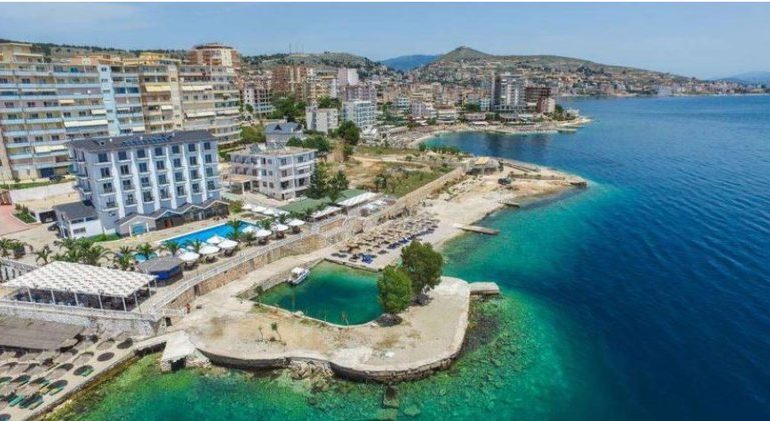 INVESTITORËT NDËRKOMBËTARË LARGOHEN NGA DUBAI/ Po blejnë prona në Sarandë e Vlorë
