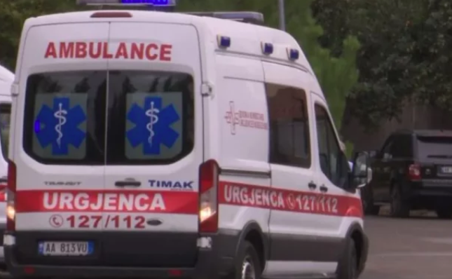 E RËNDË NË MALIQ/ 55-vjeçari gjendet i pajetë brenda banesës nga familjarët, dyshohet se…