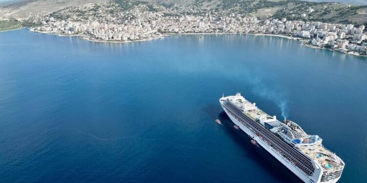 MBËRRIJNË NË SARANDË DY KROÇERA/ Gonxhja: Mbi 2,300 turistë në 24 orë