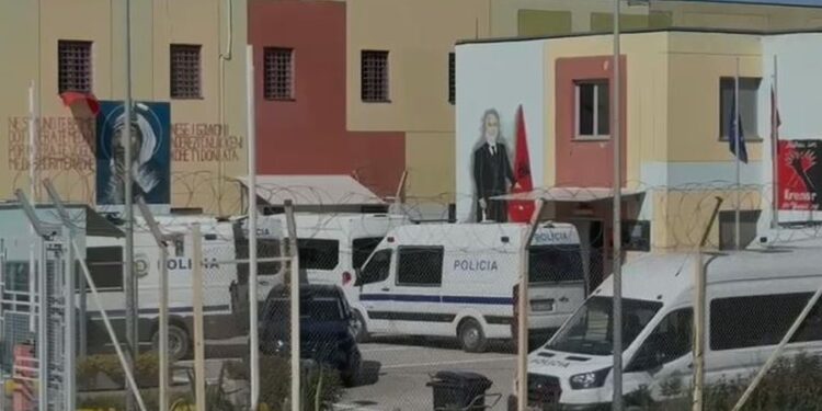 KONTROLLE NË BURGUN E VLORËS/ Reagon Drejtoria e Burgjeve: U gjetën pajisje të ndaluara