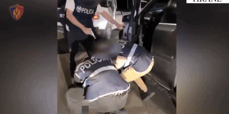 ME PISTOLETË NË MAKINË/ Bie në prangat e policisë 39-vjeçari te Rruga e Dibrës