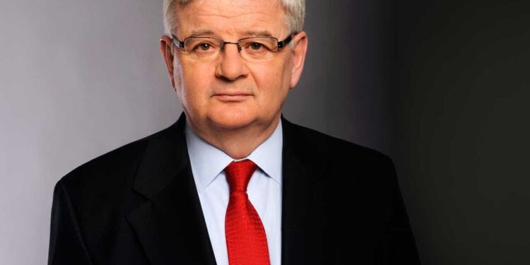 A DO MBIJETOJË NATO? Përgjigjet ish-ministri i Jashtëm gjerman Joschka Fischer