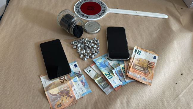 LËVIZJET E DYSHIMTA E TRADHËTUAN/ Shqiptari kapet në trafik kokaine në Itali! Ja ku e kishte fshehur drogën A