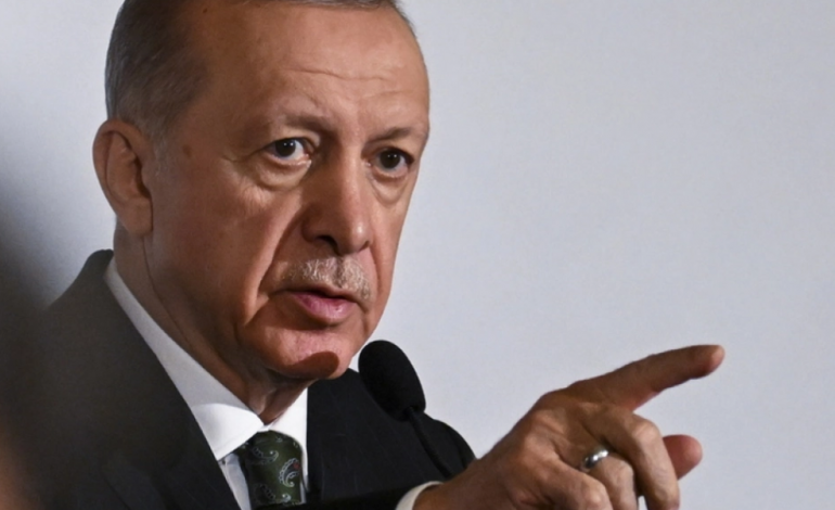SULMET ME ARMË NË SHKOLLA/ Erdogan shkarkon zëvendësministrin e arsimit