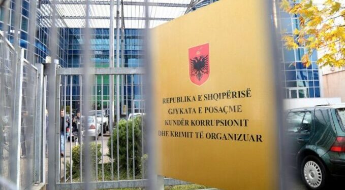 TRAFIK KOKAINE NGA EUROPA LATINE NË EUROPË/ Gjykata cakton “arrest në burg” për 3 anëtarët e grupit kriminal